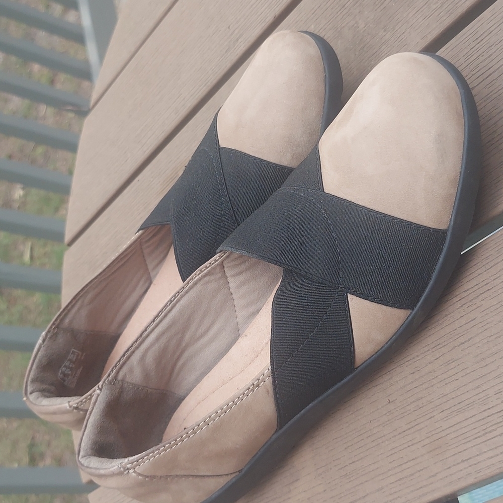 Clarks medora Jem 9 (size says 9.5 but fits a 9)